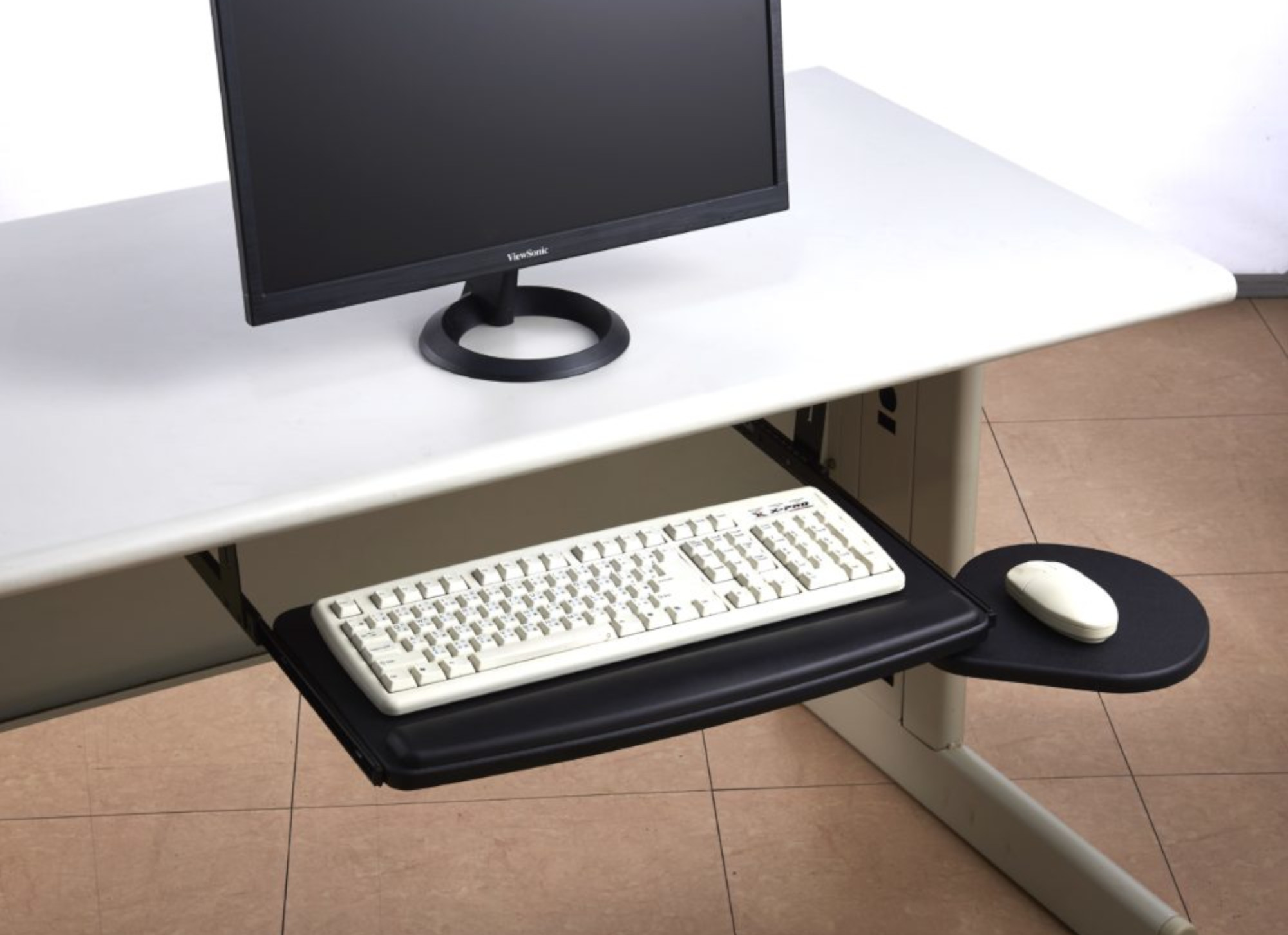 EZOffice trays to add ergonomics to desk set up